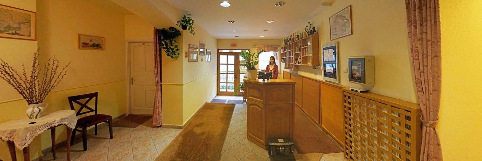 Corvin Hotel Дьёр Экстерьер фото