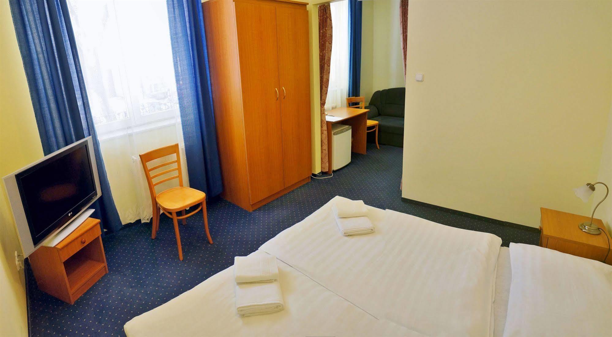 Corvin Hotel Дьёр Экстерьер фото