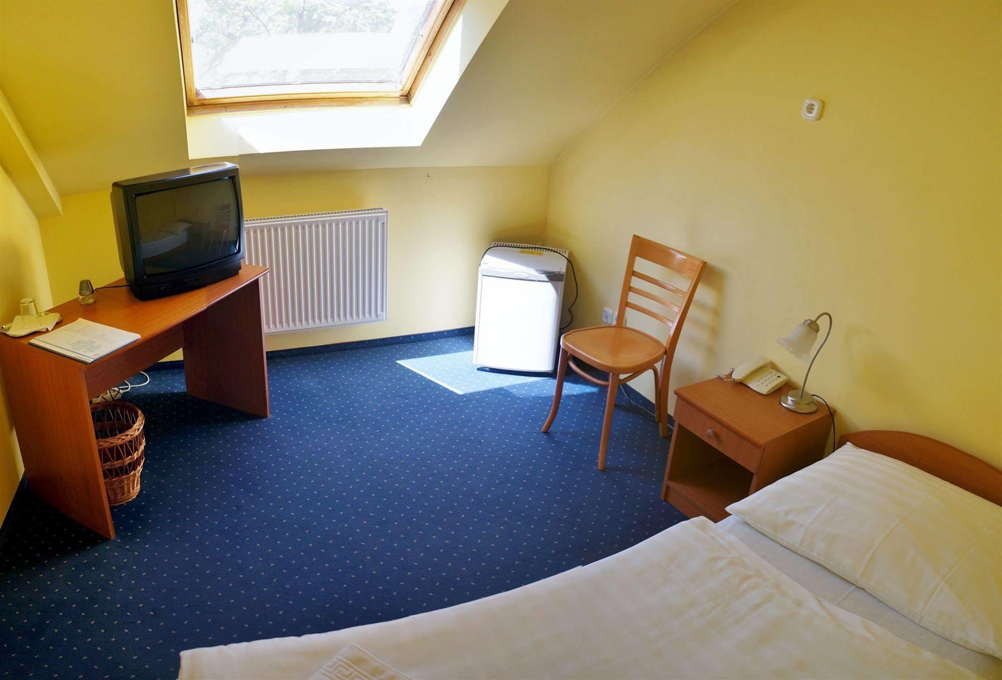 Corvin Hotel Дьёр Экстерьер фото