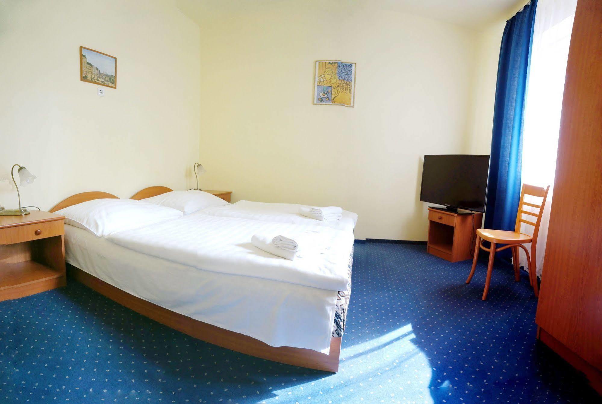 Corvin Hotel Дьёр Экстерьер фото