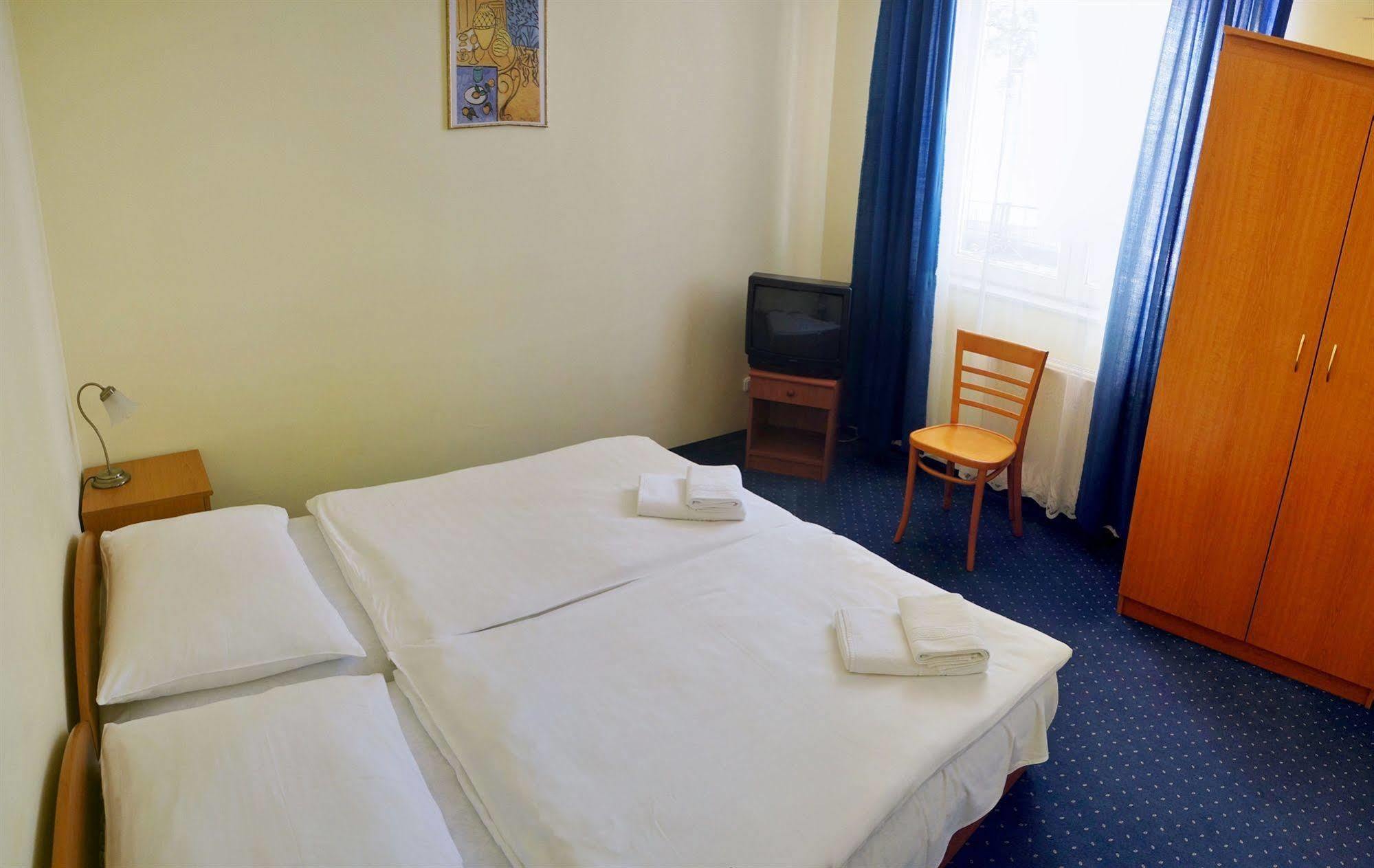Corvin Hotel Дьёр Экстерьер фото