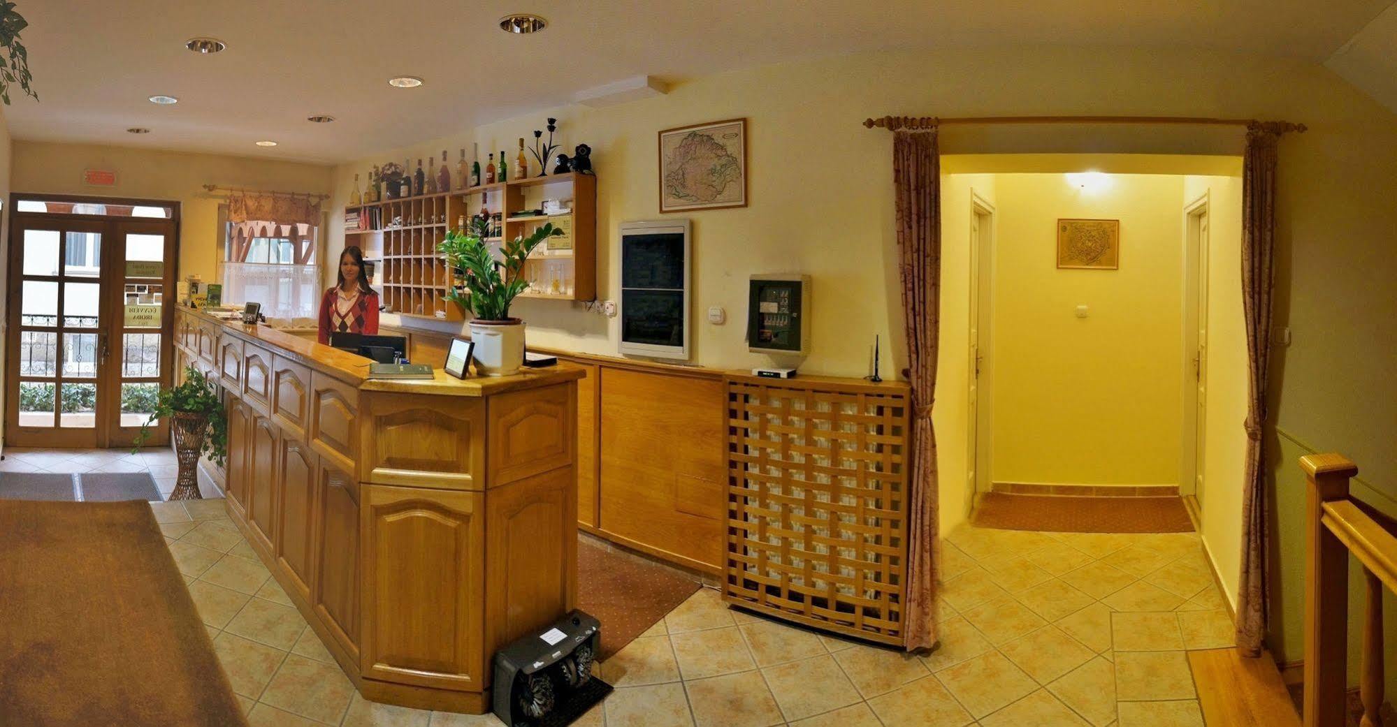 Corvin Hotel Дьёр Экстерьер фото