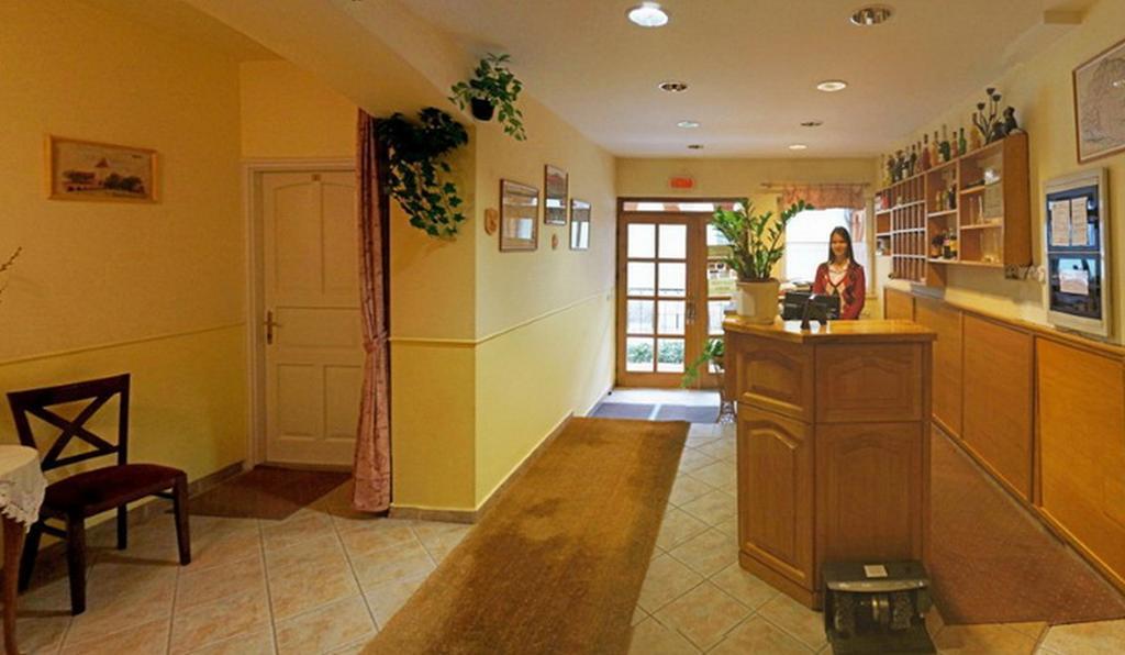 Corvin Hotel Дьёр Экстерьер фото