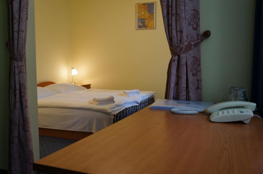 Corvin Hotel Дьёр Экстерьер фото
